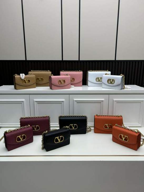 Picture of Valentino Handbags _SKUfw212757995fw